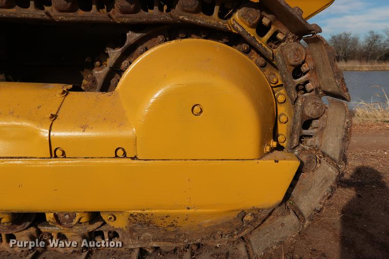 image for item DG3327 1973 Caterpillar 977L track loader