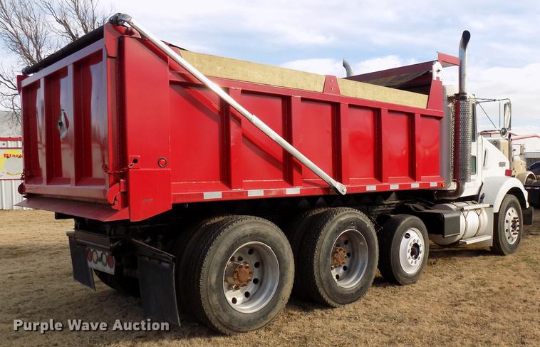 image for item DG3328 2007 Kenworth T800 dump truck