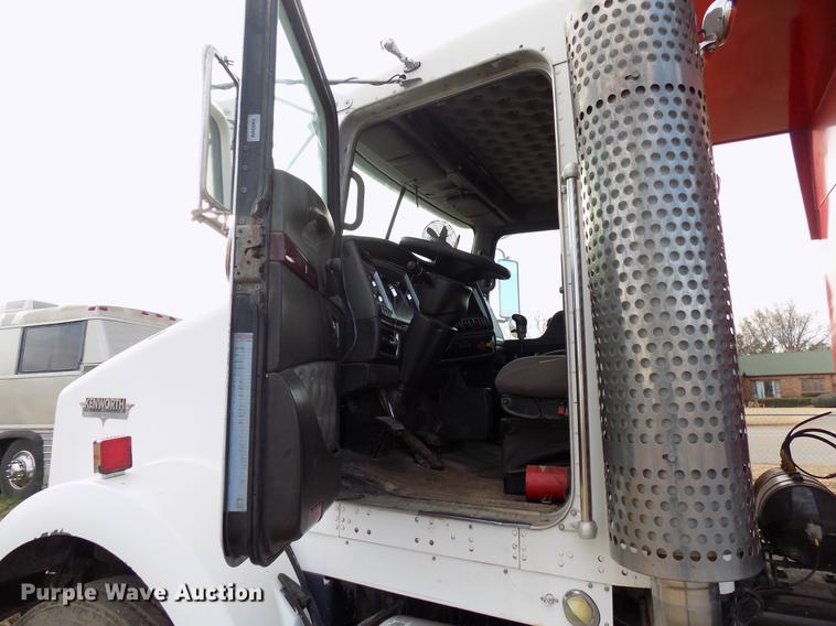 image for item DG3328 2007 Kenworth T800 dump truck