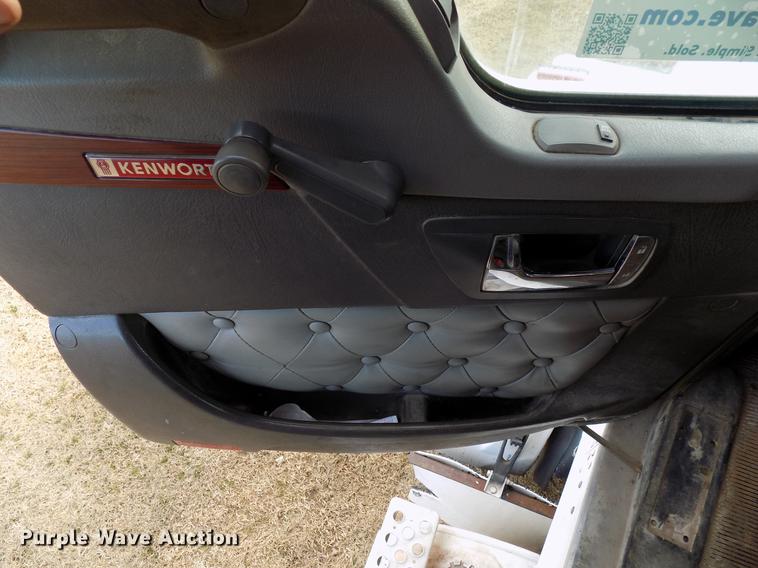 image for item DG3328 2007 Kenworth T800 dump truck