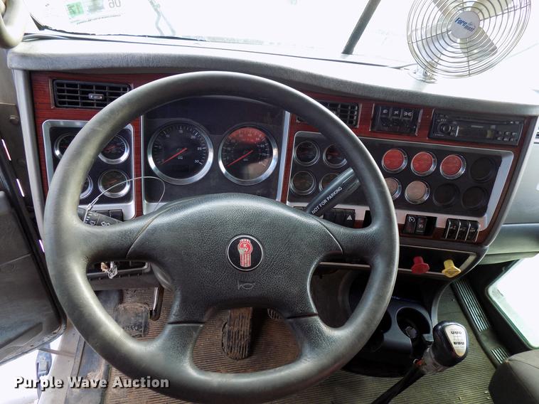 image for item DG3328 2007 Kenworth T800 dump truck