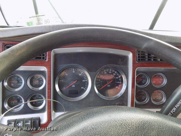 image for item DG3328 2007 Kenworth T800 dump truck