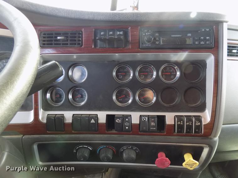 image for item DG3328 2007 Kenworth T800 dump truck