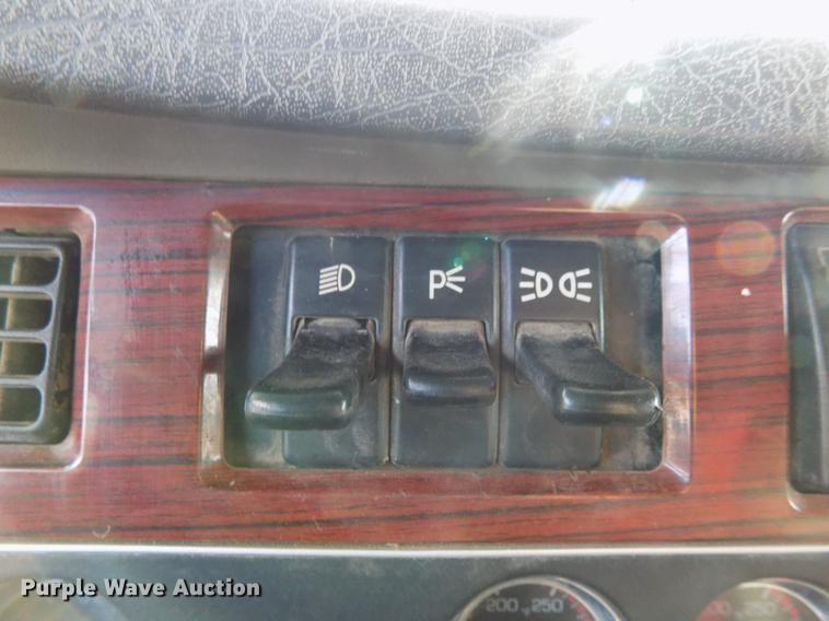 image for item DG3328 2007 Kenworth T800 dump truck