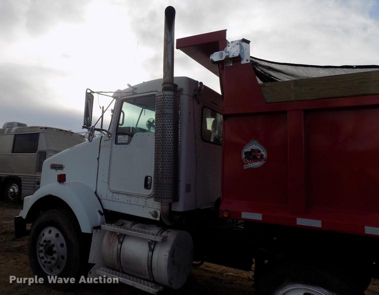 image for item DG3328 2007 Kenworth T800 dump truck