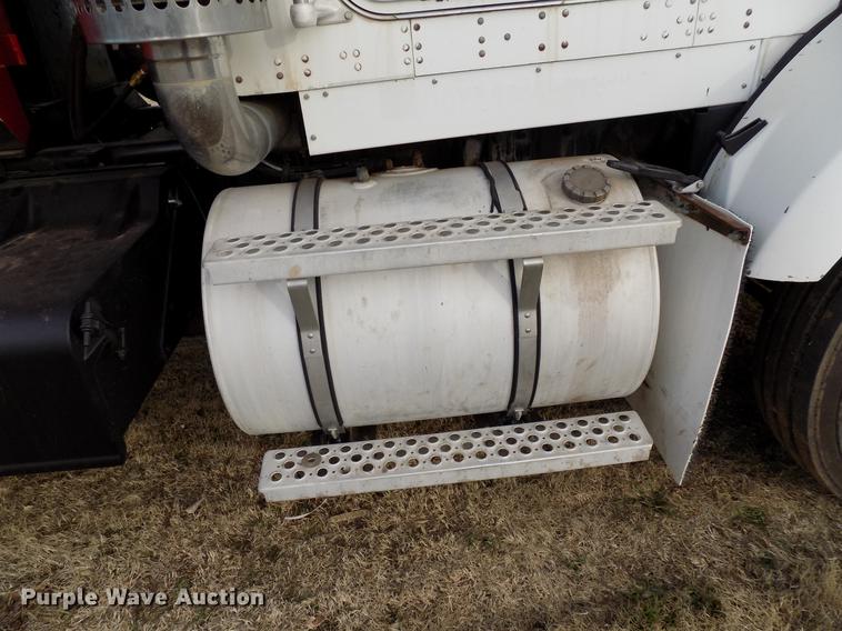 image for item DG3328 2007 Kenworth T800 dump truck