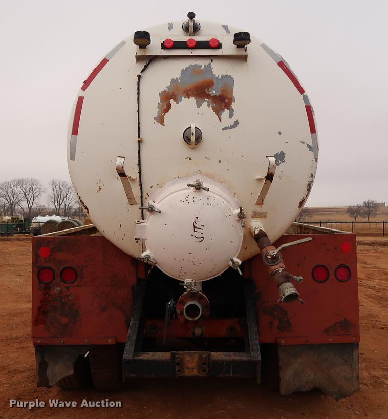 image for item DG3336 1992 Mack RD688S vacuum truck