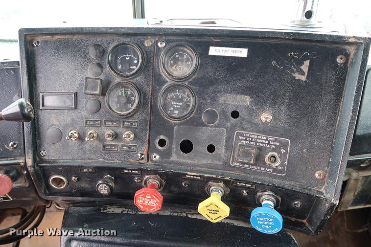 image for item DG3336 1992 Mack RD688S vacuum truck