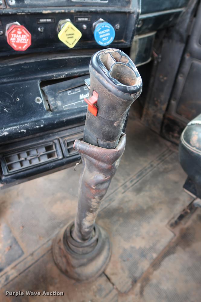 image for item DG3336 1992 Mack RD688S vacuum truck