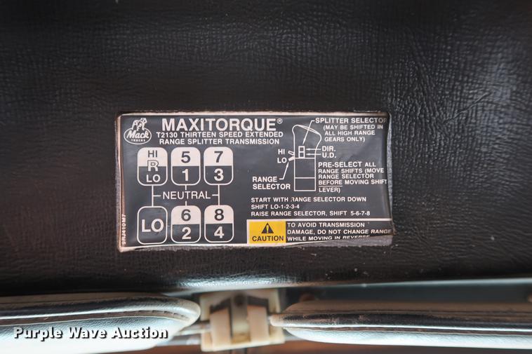 image for item DG3336 1992 Mack RD688S vacuum truck