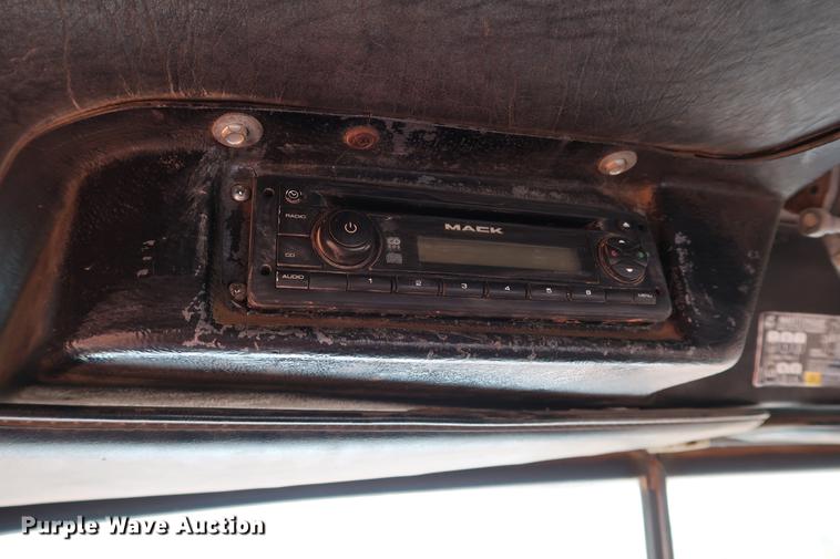 image for item DG3336 1992 Mack RD688S vacuum truck