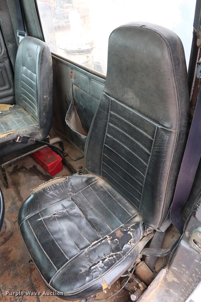 image for item DG3336 1992 Mack RD688S vacuum truck