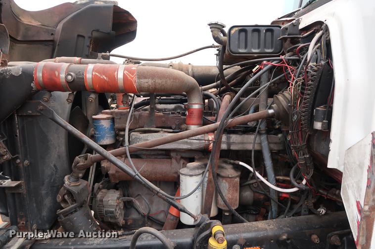 image for item DG3336 1992 Mack RD688S vacuum truck