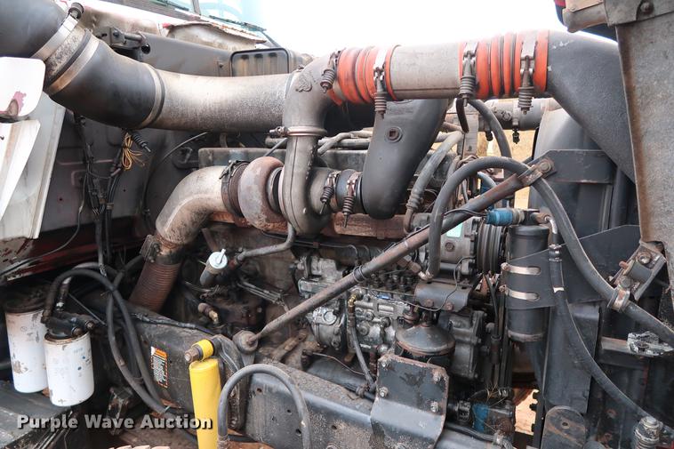 image for item DG3336 1992 Mack RD688S vacuum truck