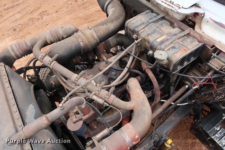 image for item DG3336 1992 Mack RD688S vacuum truck