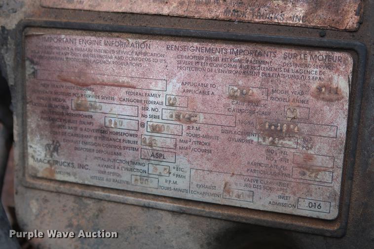 image for item DG3336 1992 Mack RD688S vacuum truck