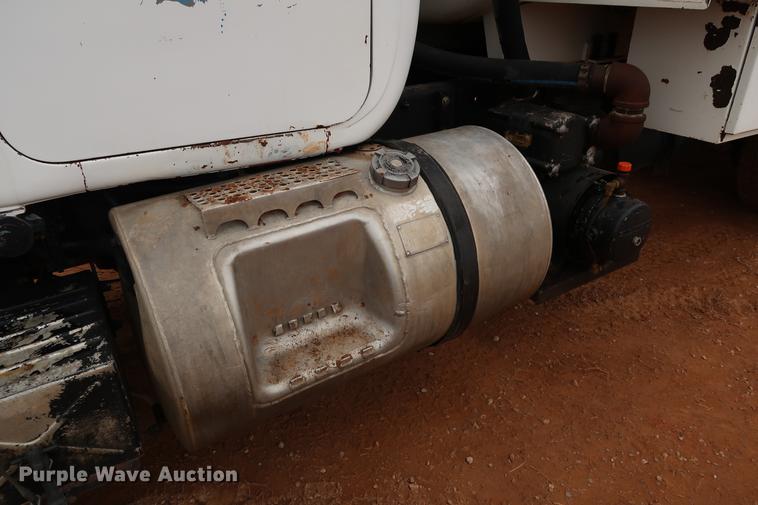 image for item DG3336 1992 Mack RD688S vacuum truck