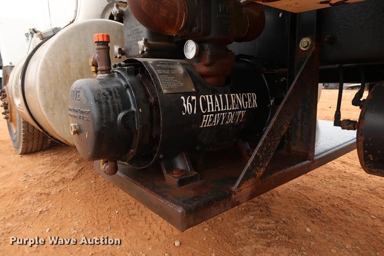 image for item DG3336 1992 Mack RD688S vacuum truck