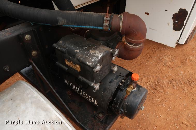 image for item DG3336 1992 Mack RD688S vacuum truck