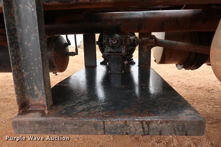 image for item DG3336 1992 Mack RD688S vacuum truck