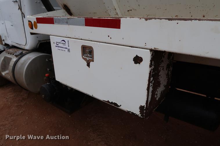 image for item DG3336 1992 Mack RD688S vacuum truck