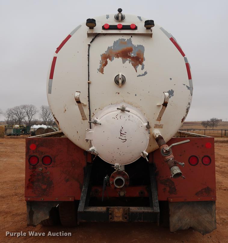 image for item DG3336 1992 Mack RD688S vacuum truck