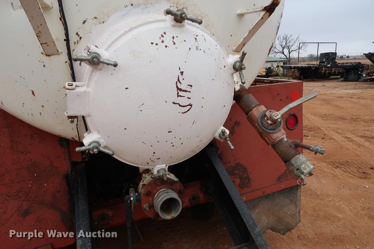 image for item DG3336 1992 Mack RD688S vacuum truck