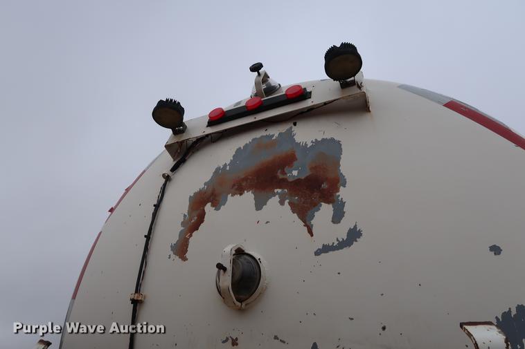 image for item DG3336 1992 Mack RD688S vacuum truck