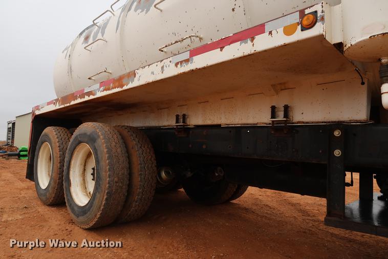 image for item DG3336 1992 Mack RD688S vacuum truck