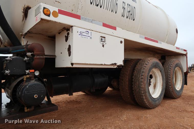 image for item DG3336 1992 Mack RD688S vacuum truck