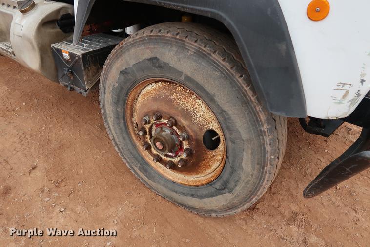 image for item DG3336 1992 Mack RD688S vacuum truck