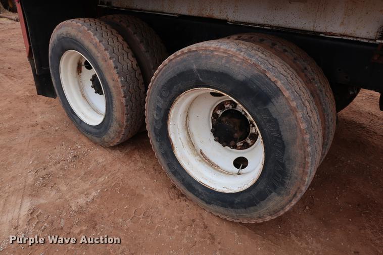 image for item DG3336 1992 Mack RD688S vacuum truck