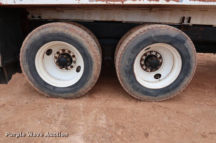 image for item DG3336 1992 Mack RD688S vacuum truck