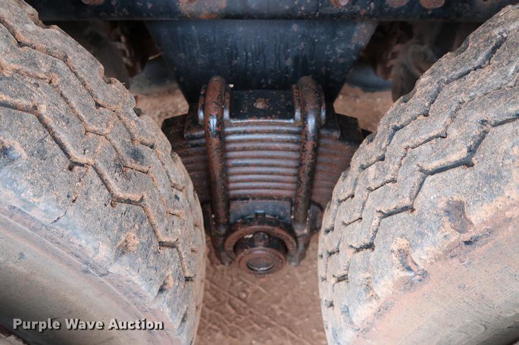 image for item DG3336 1992 Mack RD688S vacuum truck