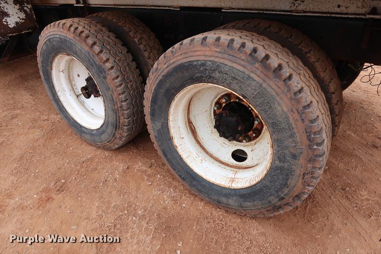 image for item DG3336 1992 Mack RD688S vacuum truck