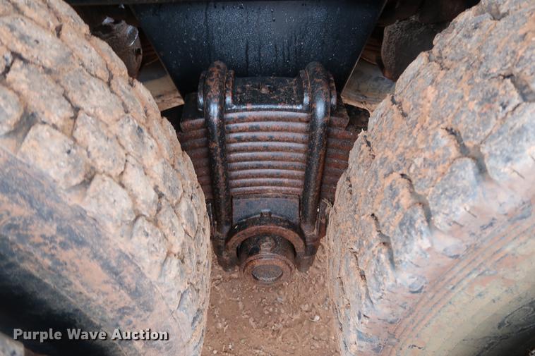 image for item DG3336 1992 Mack RD688S vacuum truck