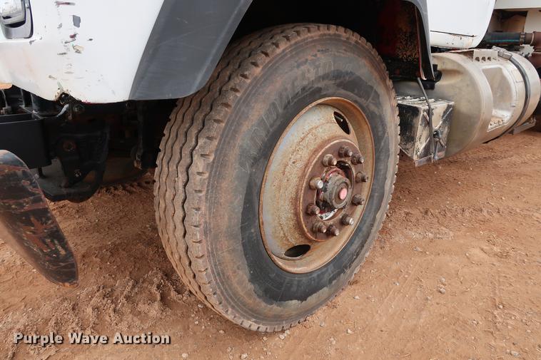 image for item DG3336 1992 Mack RD688S vacuum truck