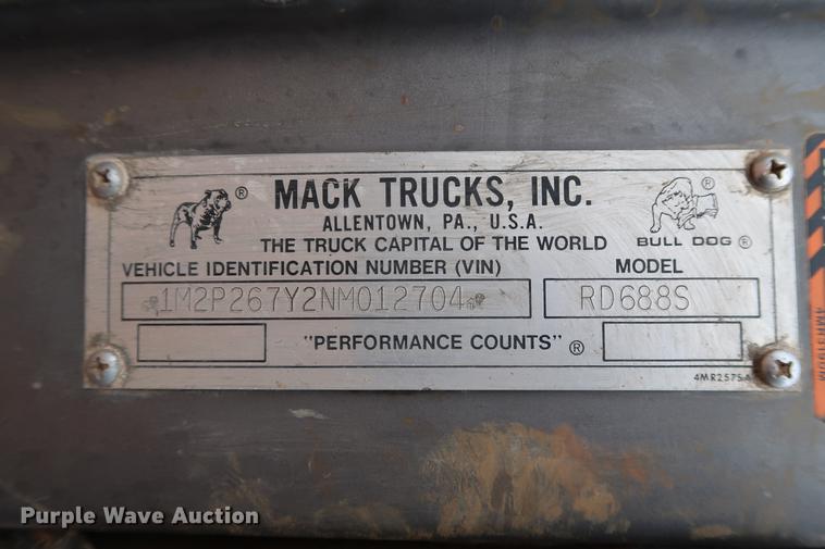 image for item DG3336 1992 Mack RD688S vacuum truck