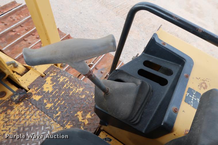 image for item DG3338 1997 John Deere 650G LGP Series IV dozer