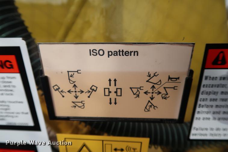 image for item DG3339 2012 Komatsu PC200LC-8 excavator
