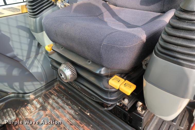 image for item DG3339 2012 Komatsu PC200LC-8 excavator