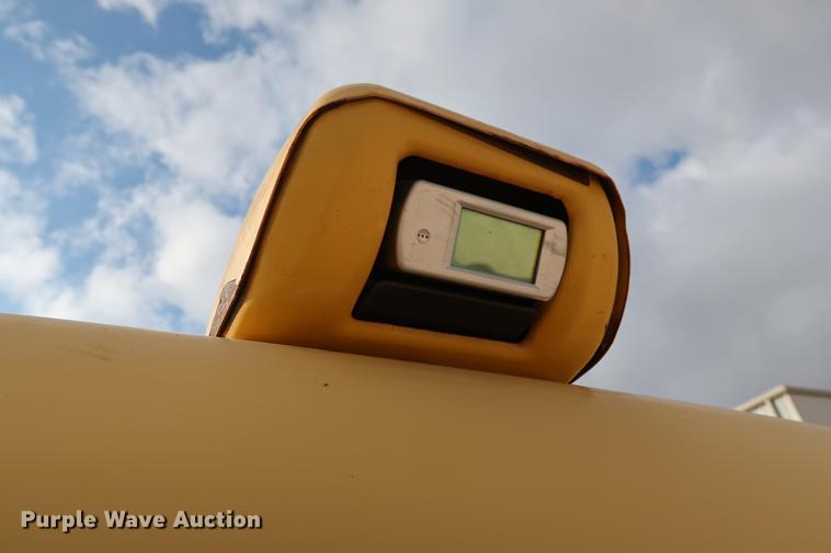 image for item DG3339 2012 Komatsu PC200LC-8 excavator