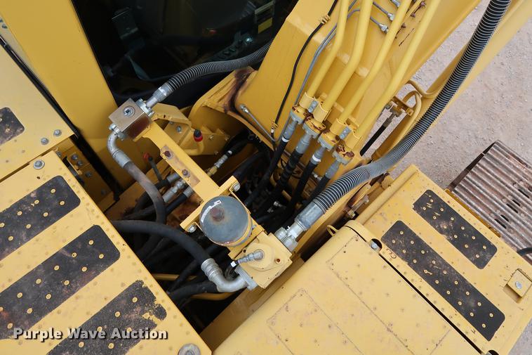 image for item DG3339 2012 Komatsu PC200LC-8 excavator