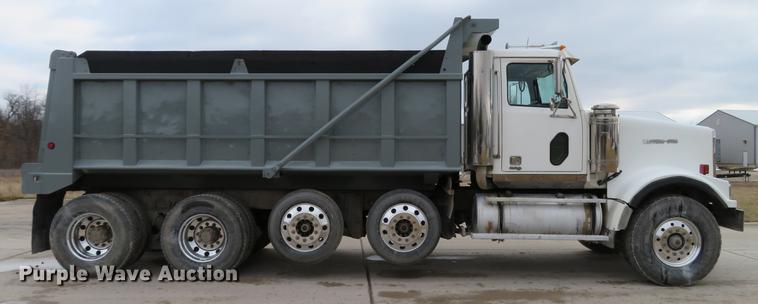 image for item DG3816 2004 Western Star 4900FA dump truck