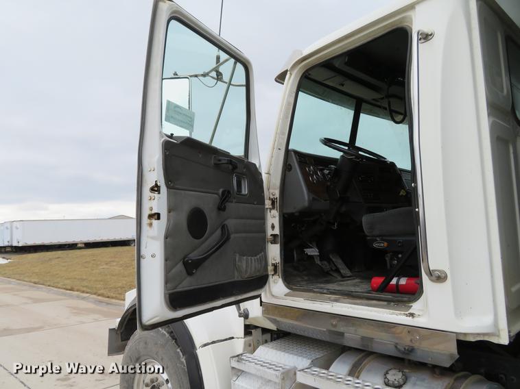 image for item DG3816 2004 Western Star 4900FA dump truck