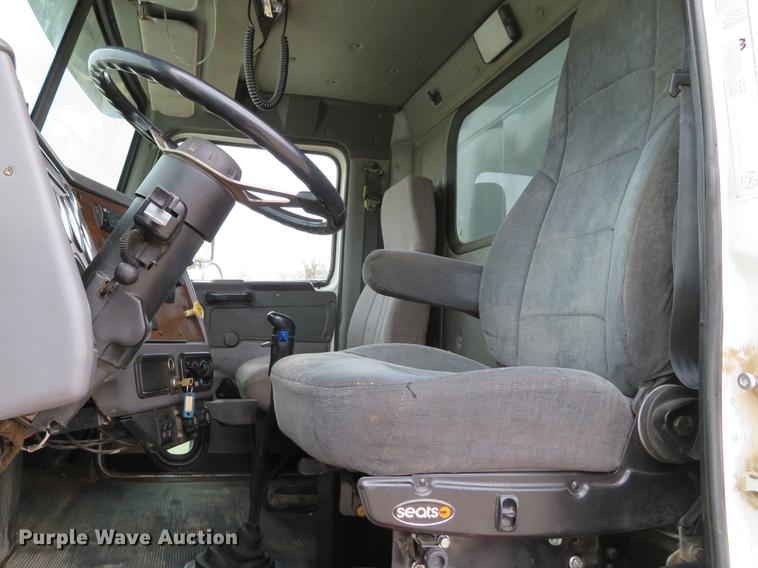 image for item DG3816 2004 Western Star 4900FA dump truck