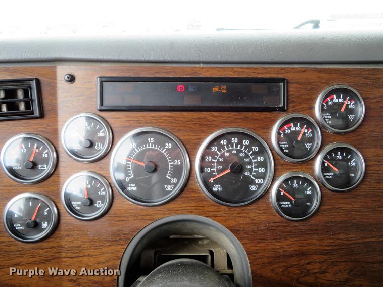 image for item DG3816 2004 Western Star 4900FA dump truck