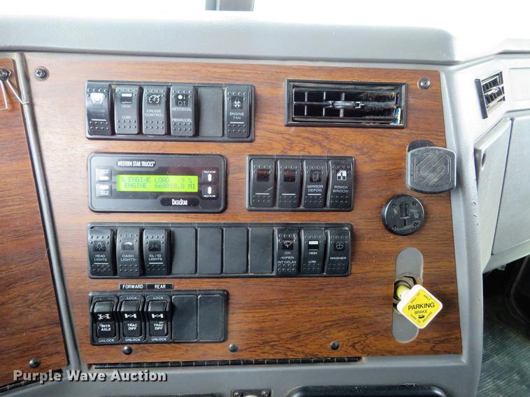 image for item DG3816 2004 Western Star 4900FA dump truck