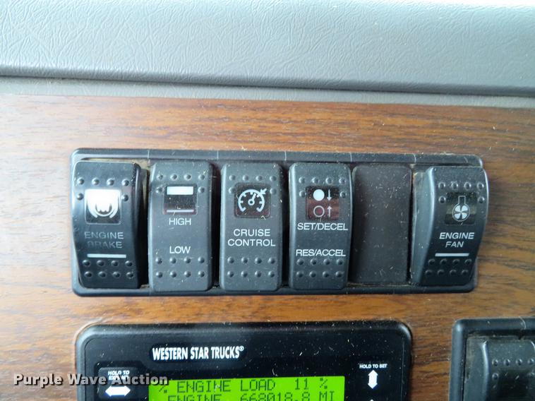 image for item DG3816 2004 Western Star 4900FA dump truck