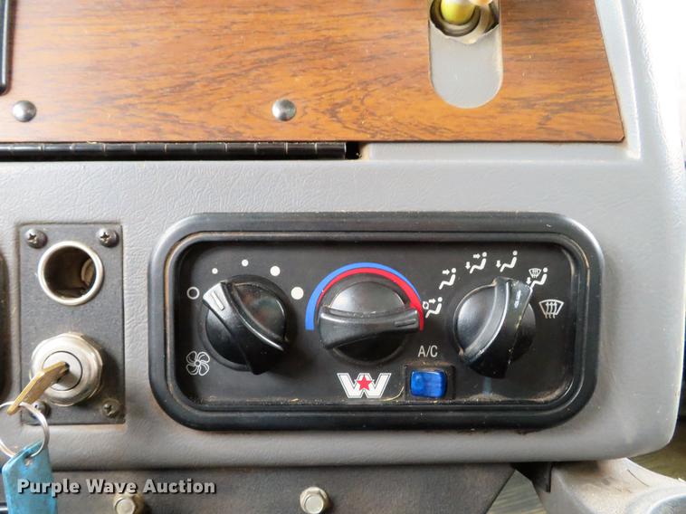 image for item DG3816 2004 Western Star 4900FA dump truck